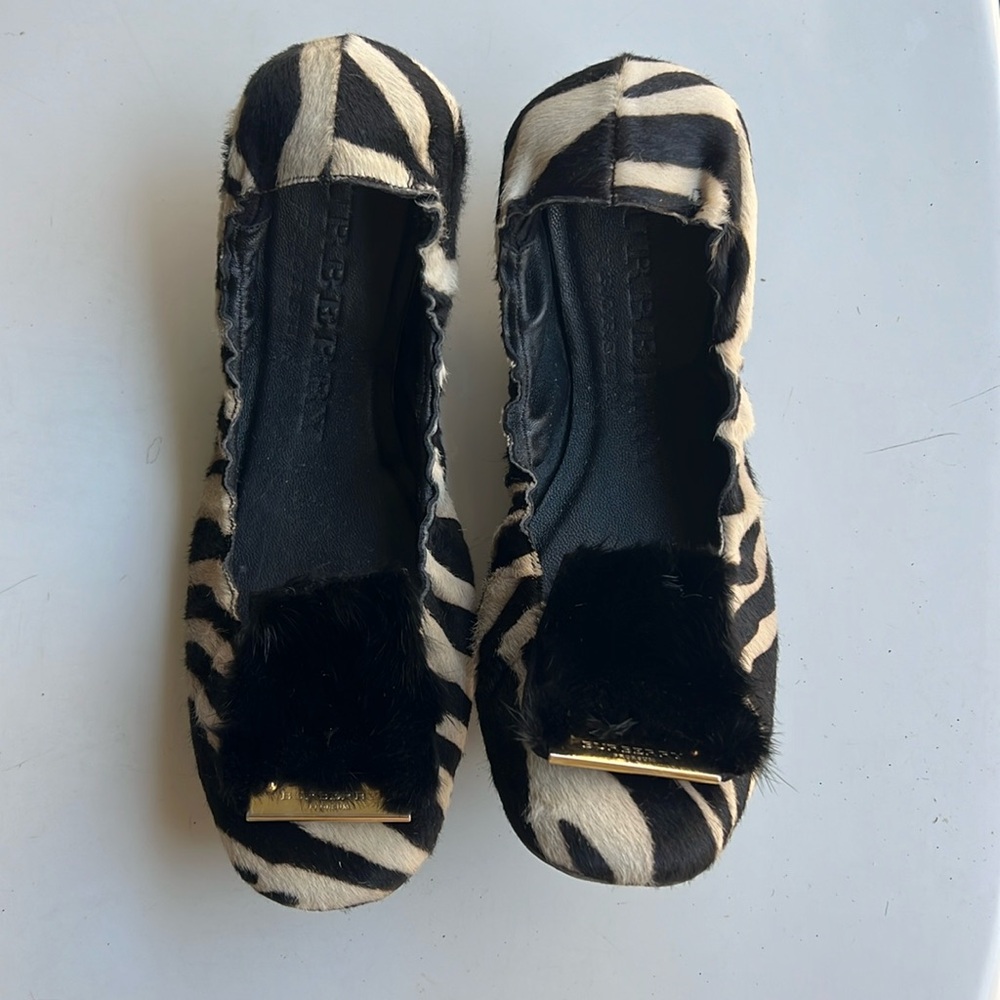 Burberry flat shoes